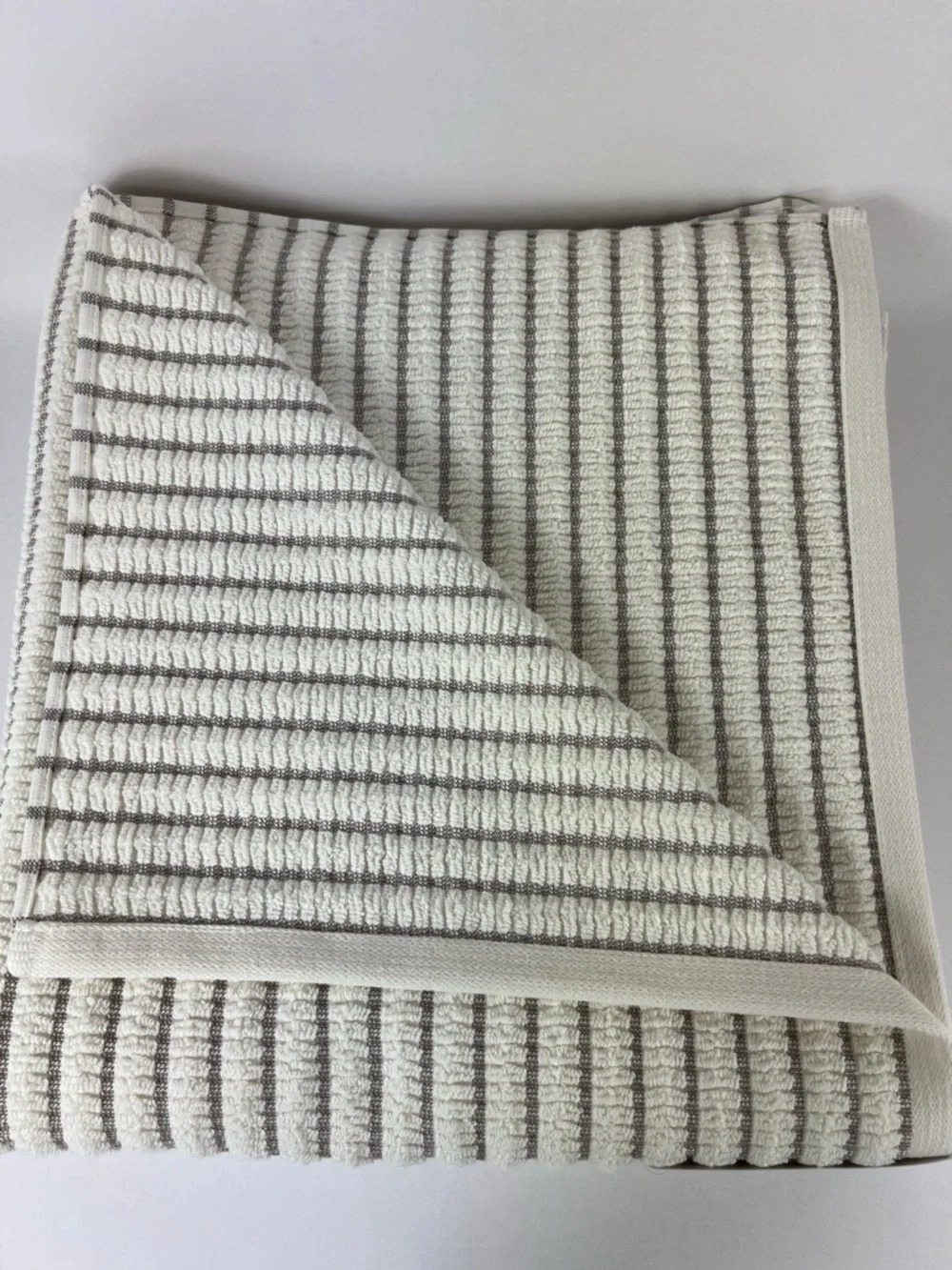 DKNY Ribbed Bath Towels in Ivory Tan Stripes Textured Soft Cotton Set of 2 NEW